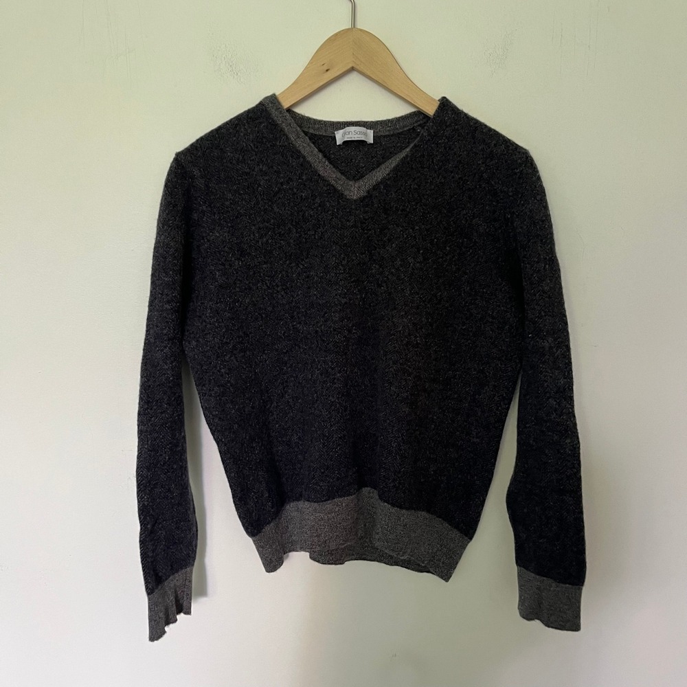 Gran Sasso Italy Mens 100% Virgin Wool V-Neck Sweater Charcoal Contrast Trim